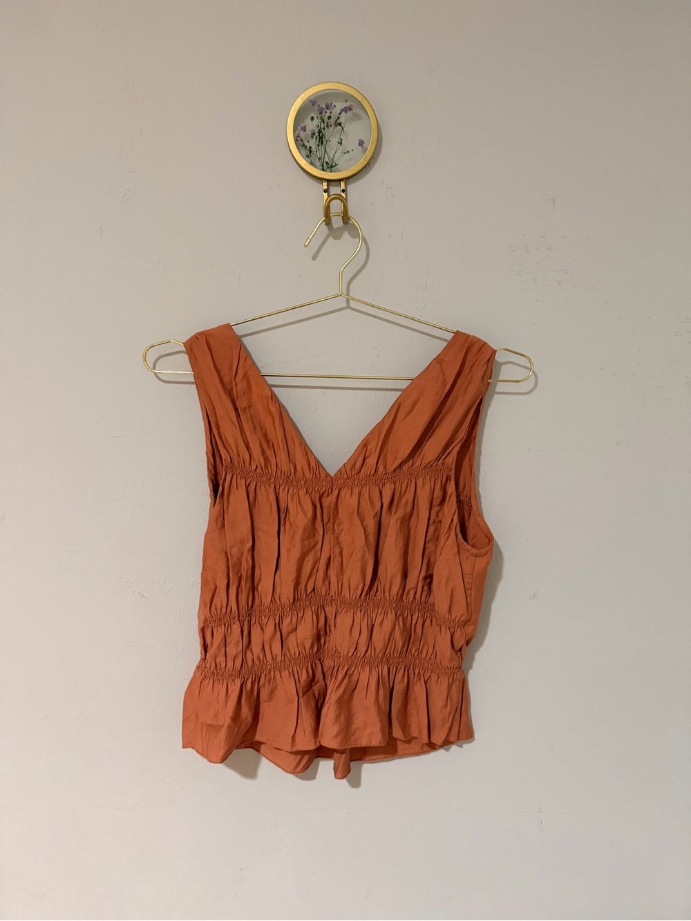 Frame cinched Sleeveless Rust Tie-Front V-Neck Top - Picture 4 of 4